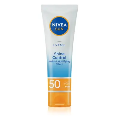 Nivea SUN UV FACE Crema facial matificante ligera bronceador SPF