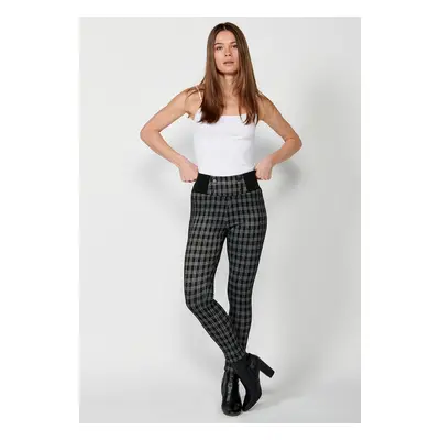 Pantalón leggins tejido punto roma de cuadros blanco y negro con cintura goma ancha con botones 